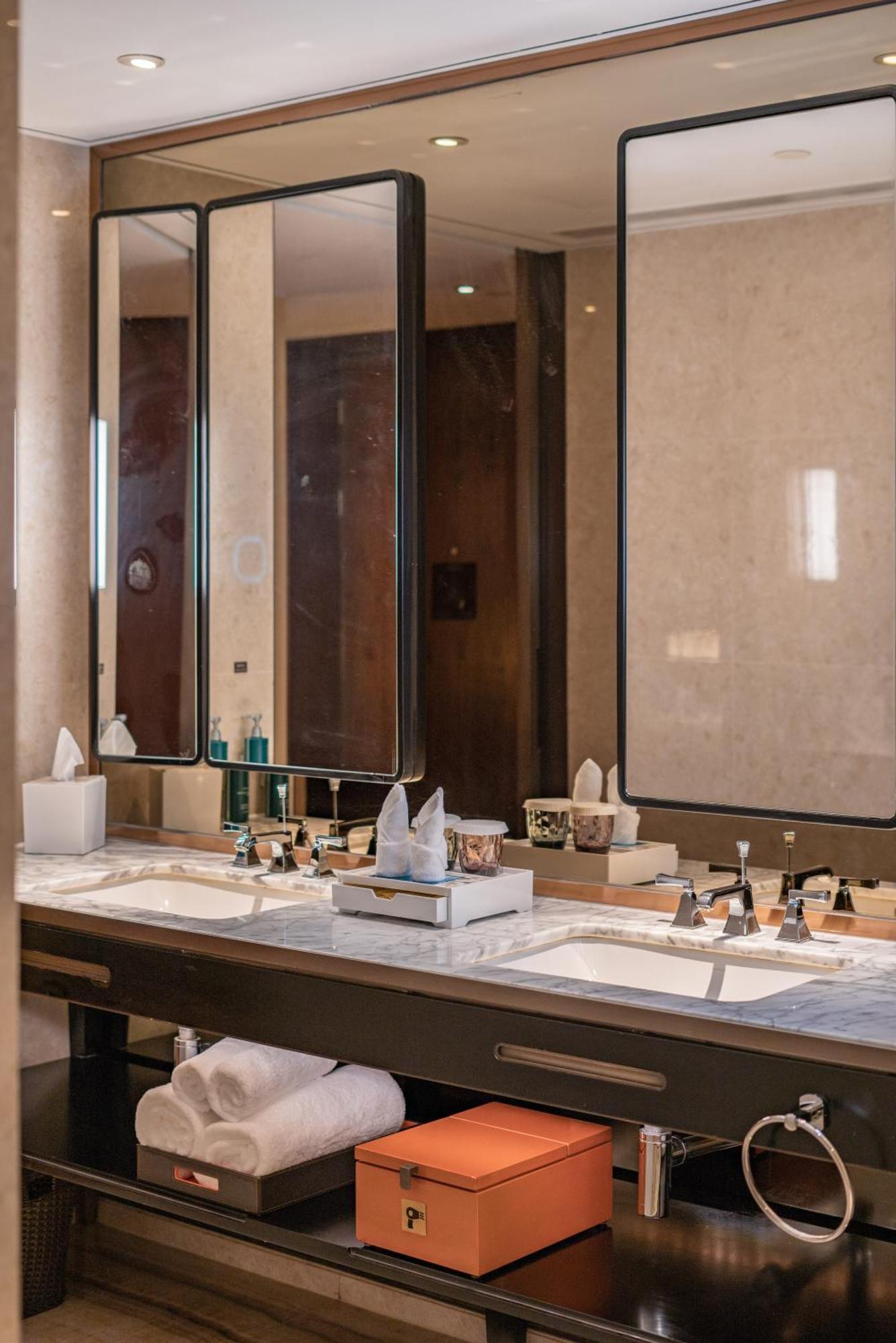 Hilton Fuzhou Hotell Fuzhou  Exteriör bild